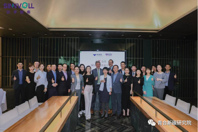 蒋南青博士在高端智库活动向联合国前副秘书长介绍绿色设计与零碳思维