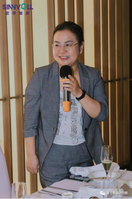 蒋南青博士在高端智库活动向联合国前副秘书长介绍绿色设计与零碳思维